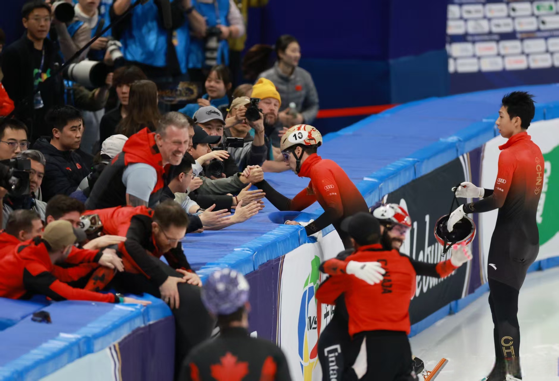 KAIYUN体育赛事直播平台科维托娃在加拿大队比赛中持续失利，夺冠引发热议！