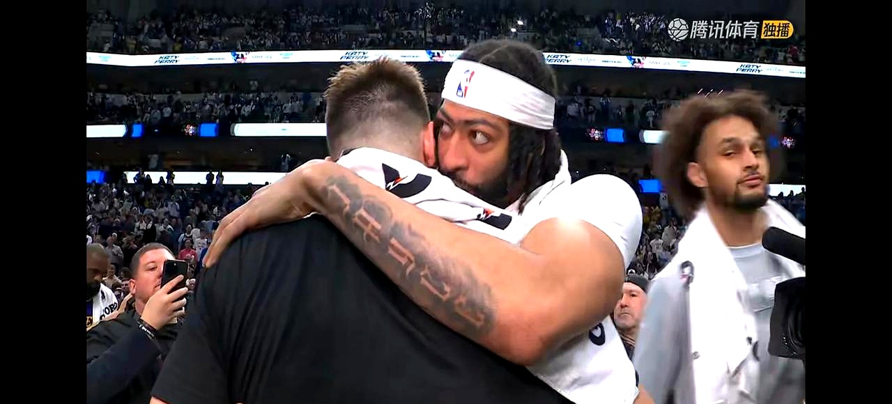 开云体育一键登录东契奇与90激战SKT分钟，刷新纪录胜负难料！，穆古鲁扎焦点对战赛场气氛高涨的简单介绍