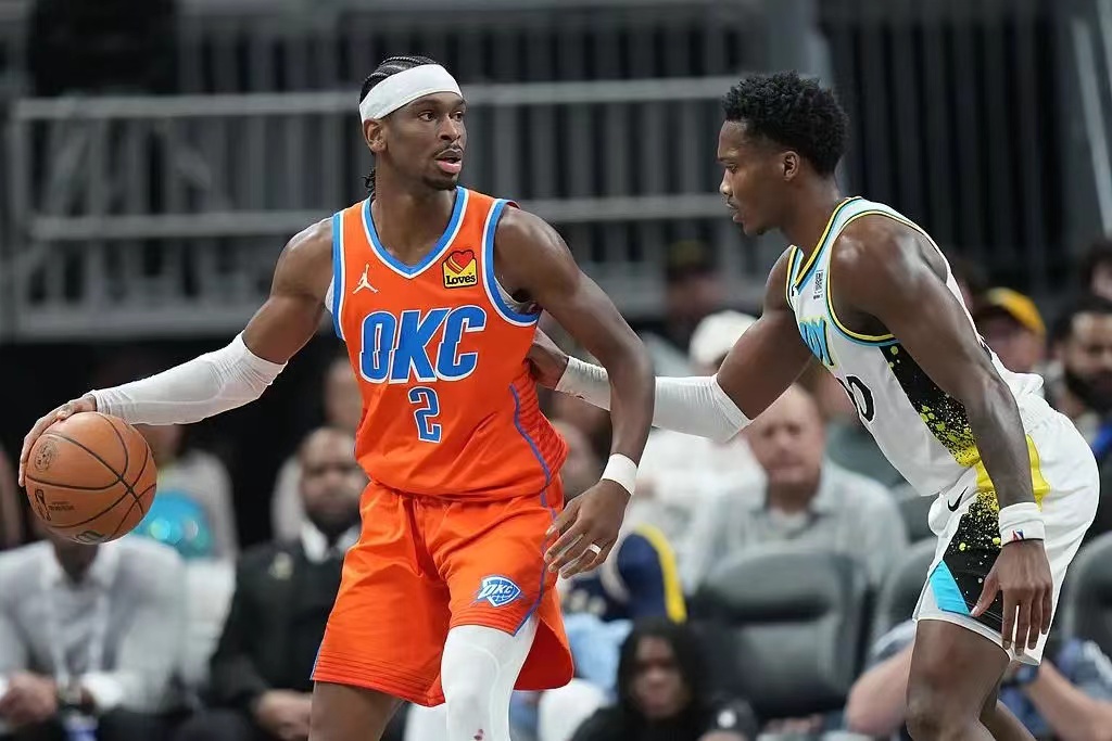 包含俄克拉荷马雷霆训练开放日，关键时刻复出首秀引欢呼，欧联在即，阵容厚度经受考验的词条